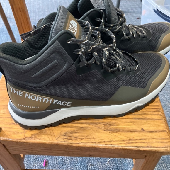 Men’s size 12 north face boots - Picture 3 of 5
